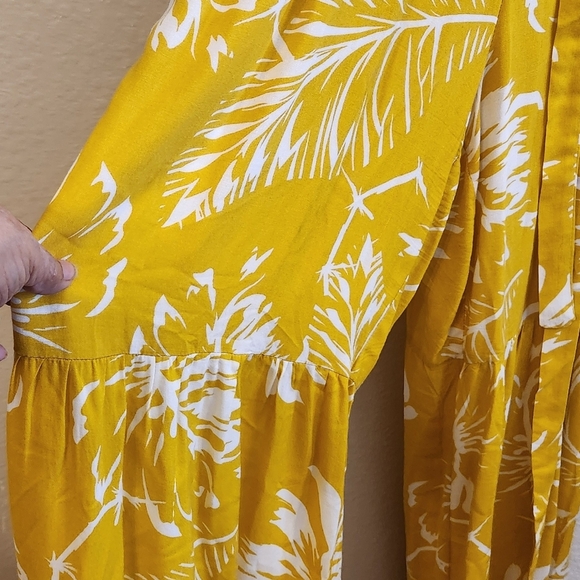 MSK Yellow Sleveless Floral Dressy Romper Size Small. Pants. - Picture 8 of 12